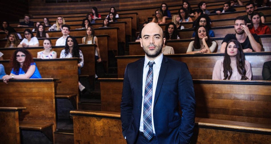 Immagine di Roberto Saviano su NOVE racconta le vite dei Boss | Kings of Crime - Scopri di più su Televisione