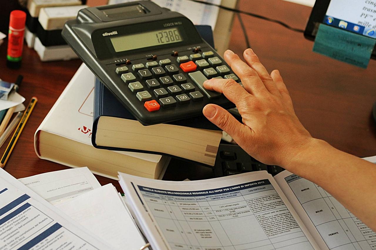 Immagine di Nodo tariffe a 28 giorni, proposta legge con divieto per tutti. Tensione Agcom - Sky - Scopri di più su Economia