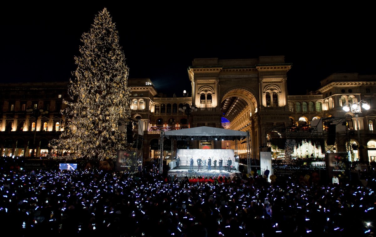 Albero di Natale Sky in Piazza Duomo a Milano avrà una seconda vita