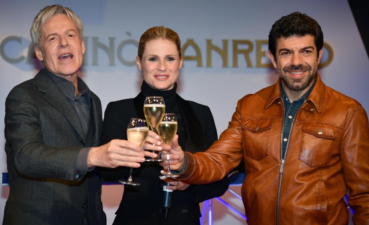 Immagine di Sanremo 2018, Mediaset smonta il palinsesto. Menu invariato per La7 e Sky - Scopri di più su Televisione