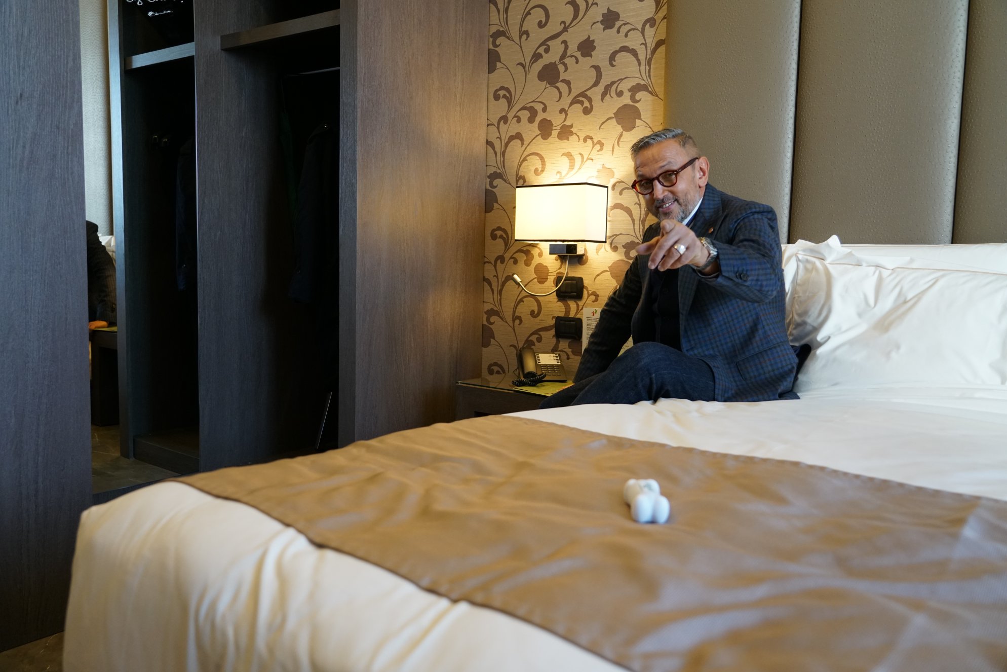 Visualizza: Bruno Barbieri 4 Hotel, su Sky Uno lo Chef stellato conduce la gara fra gli albergatori su Digital-News.it Immagine di Bruno Barbieri 4 Hotel, su Sky Uno lo Chef stellato conduce la gara fra gli albergatori - Scopri di più su Sky Italia