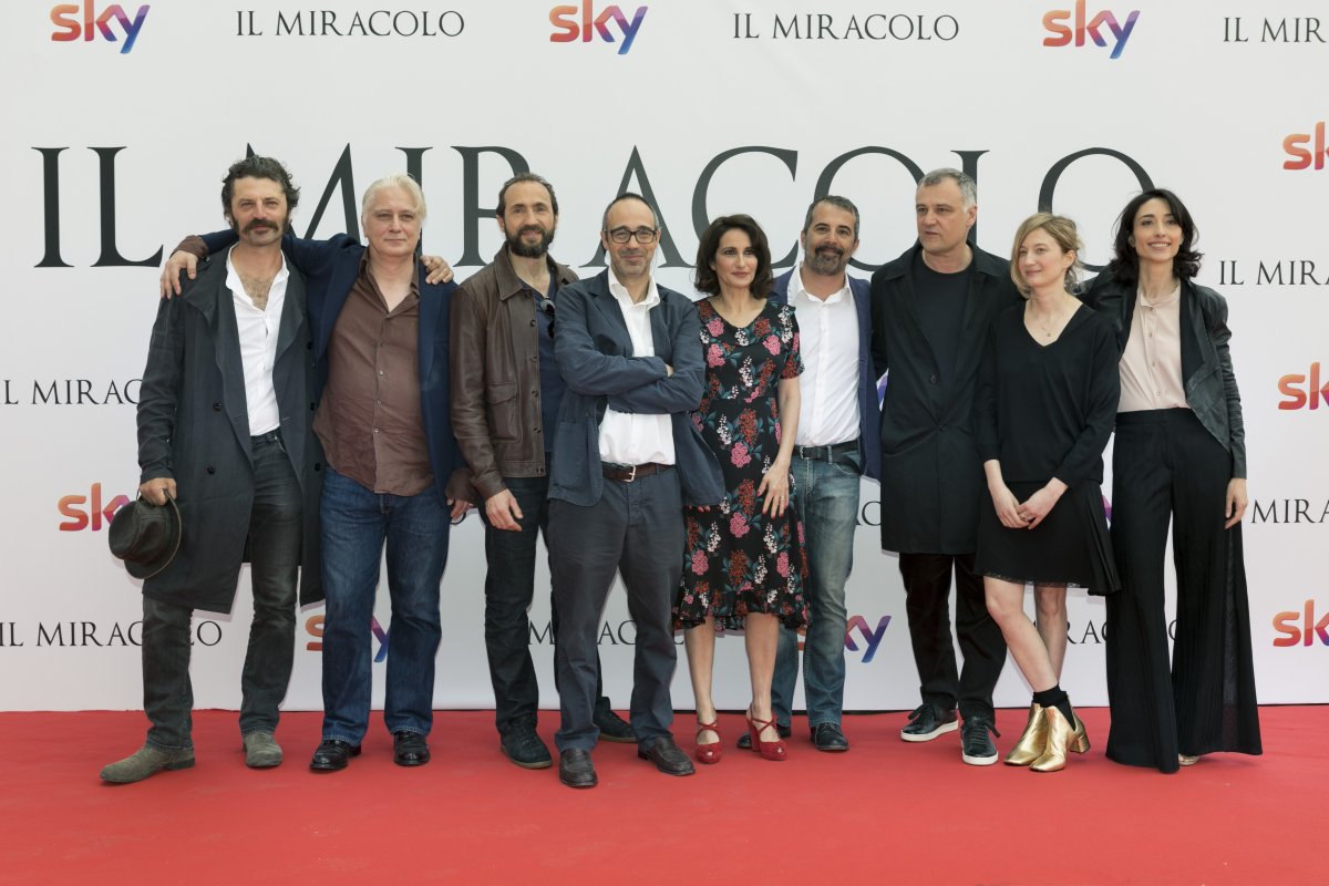 Immagine di Il Miracolo arriva su Sky Atlantic HD la serie di Niccolò Ammaniti (anche in 4K su Sky Q)  - Scopri di più su Sky Italia