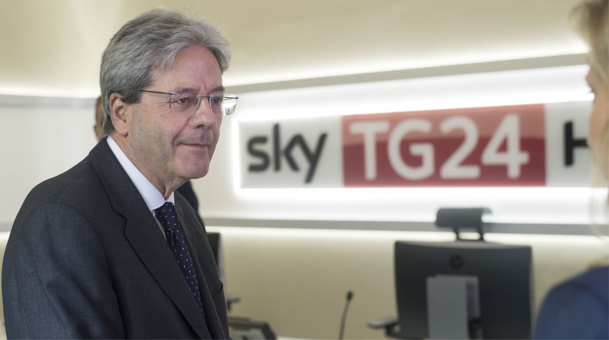 Il premier Gentiloni visita i nuovi studi Sky a Roma. Punto con Zappia sui temi caldi