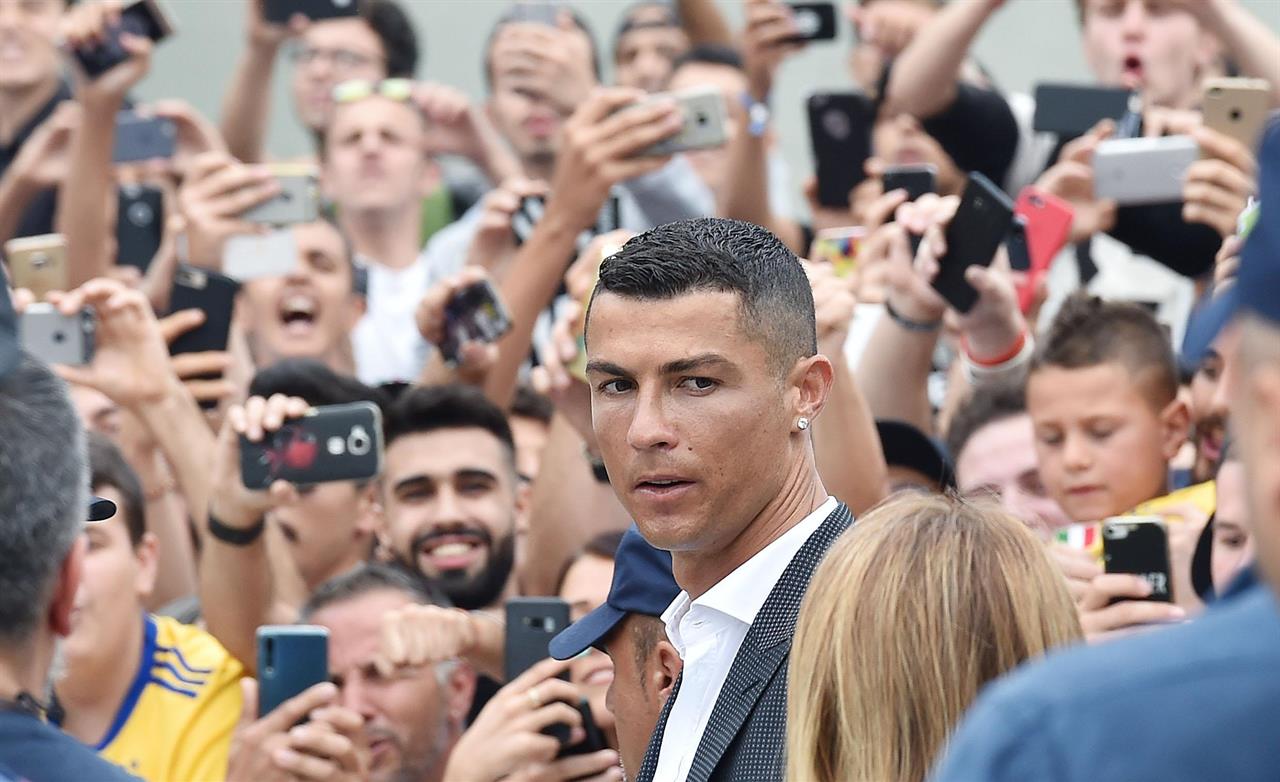 Visualizza: Sky e Mediaset, per DAZN ritrasmissione solo app. Perform tratta con telefonici su Digital-News.it Immagine di Sky e Mediaset, per DAZN ritrasmissione solo app. Perform tratta con telefonici - Scopri di più su Sport