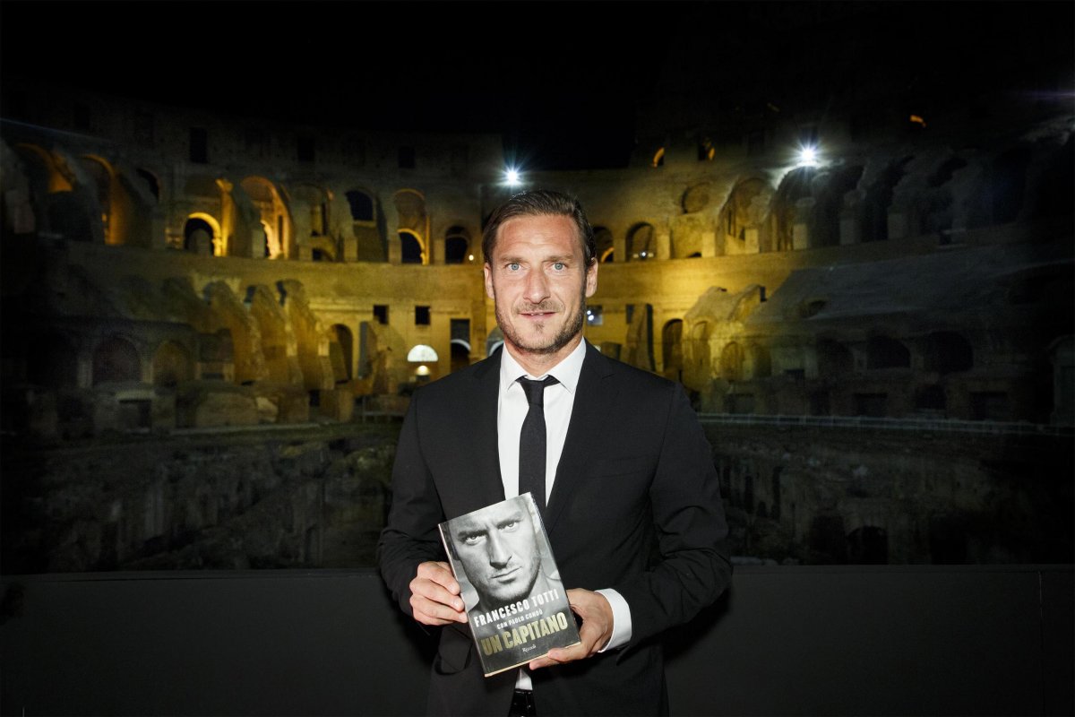 Immagine di Un capitano – Totti al Colosseo, speciale Sky Sport dedicato alla leggenda della Roma - Scopri di più su Sky Italia