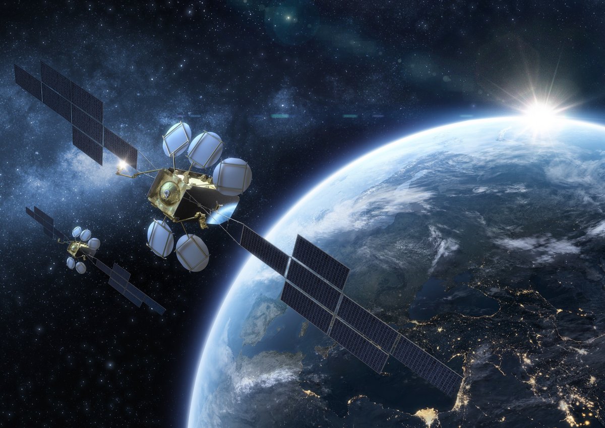 Eutelsat commissiona satelliti elettrici sostitutivi per HOTBIRD 13° Est