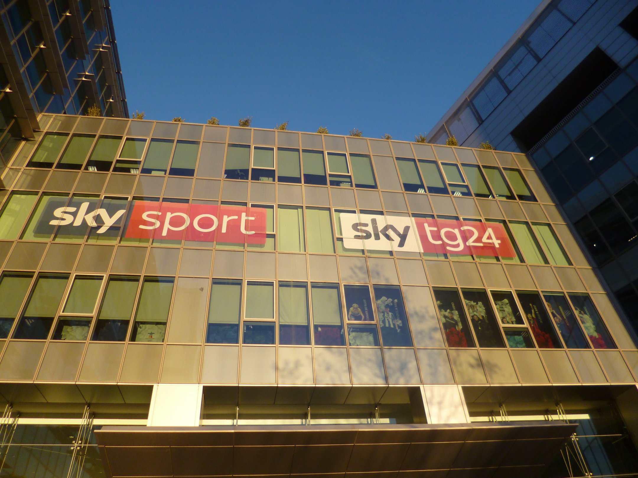 Immagine di Nuova configurazione Area 100 Sky, da oggi visibili i canali Mediaset - Scopri di più su Sky Italia