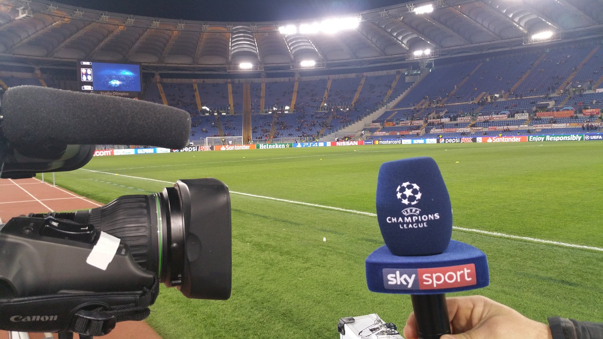 Visualizza: Il Calcio su Sky Sport non si ferma mai con ben 56 partite in 15 giorni su Digital-News.it Immagine di Il Calcio su Sky Sport non si ferma mai con ben 56 partite in 15 giorni - Scopri di più su Sky Italia