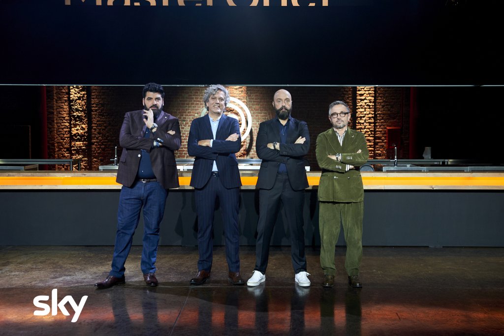 Visualizza: MasterChef Sky Uno, i cuochi amatoriali cucinano per i critici gastronomici su Digital-News.it Immagine di MasterChef Sky Uno, i cuochi amatoriali cucinano per i critici gastronomici - Scopri di più su Sky Italia