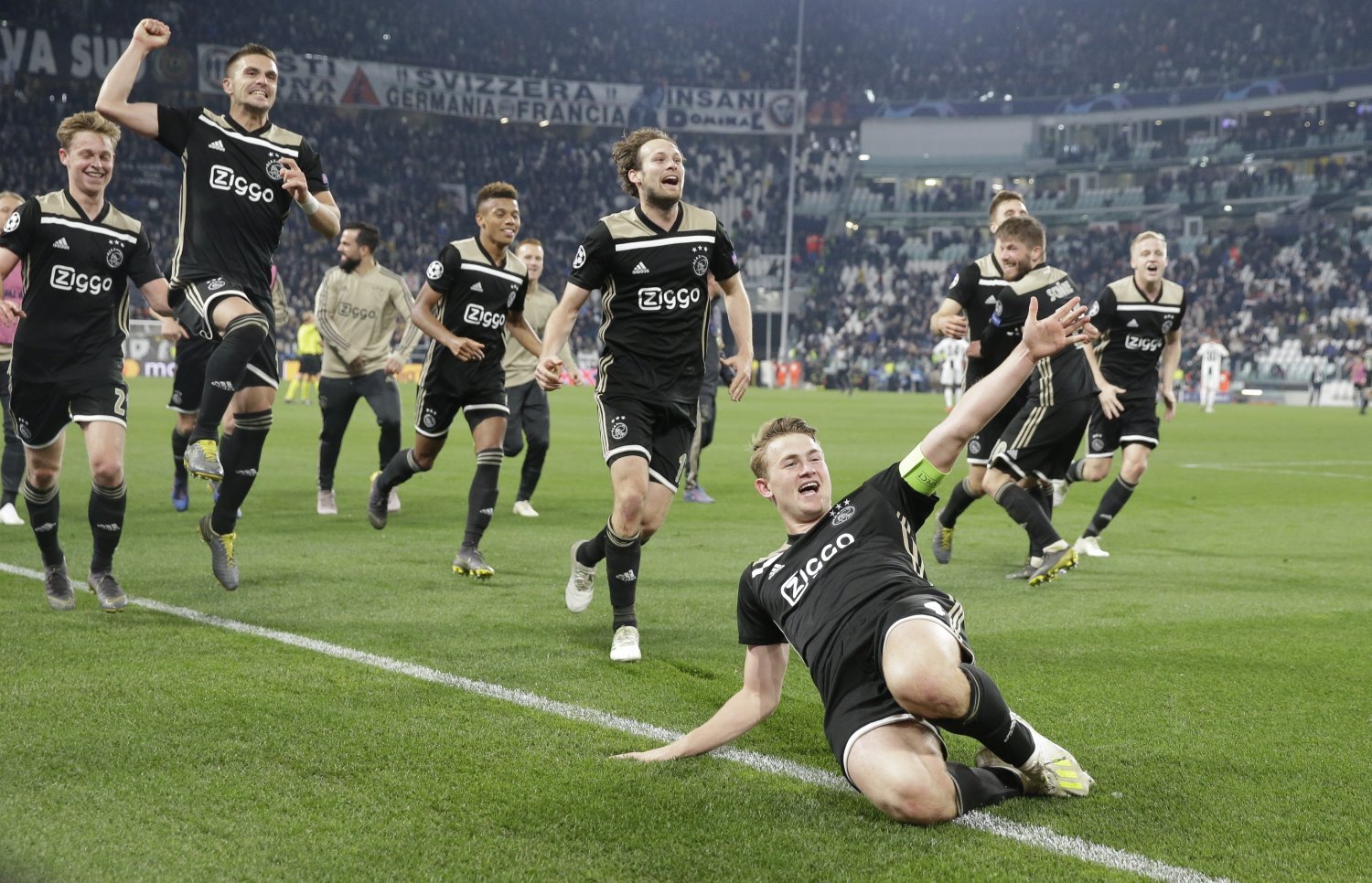 Visualizza: Sky Sport, ascolti top per la Champions con la diretta esclusiva Juventus - Ajax su Digital-News.it Immagine di Sky Sport, ascolti top per la Champions con la diretta esclusiva Juventus - Ajax - Scopri di più su Sky Italia