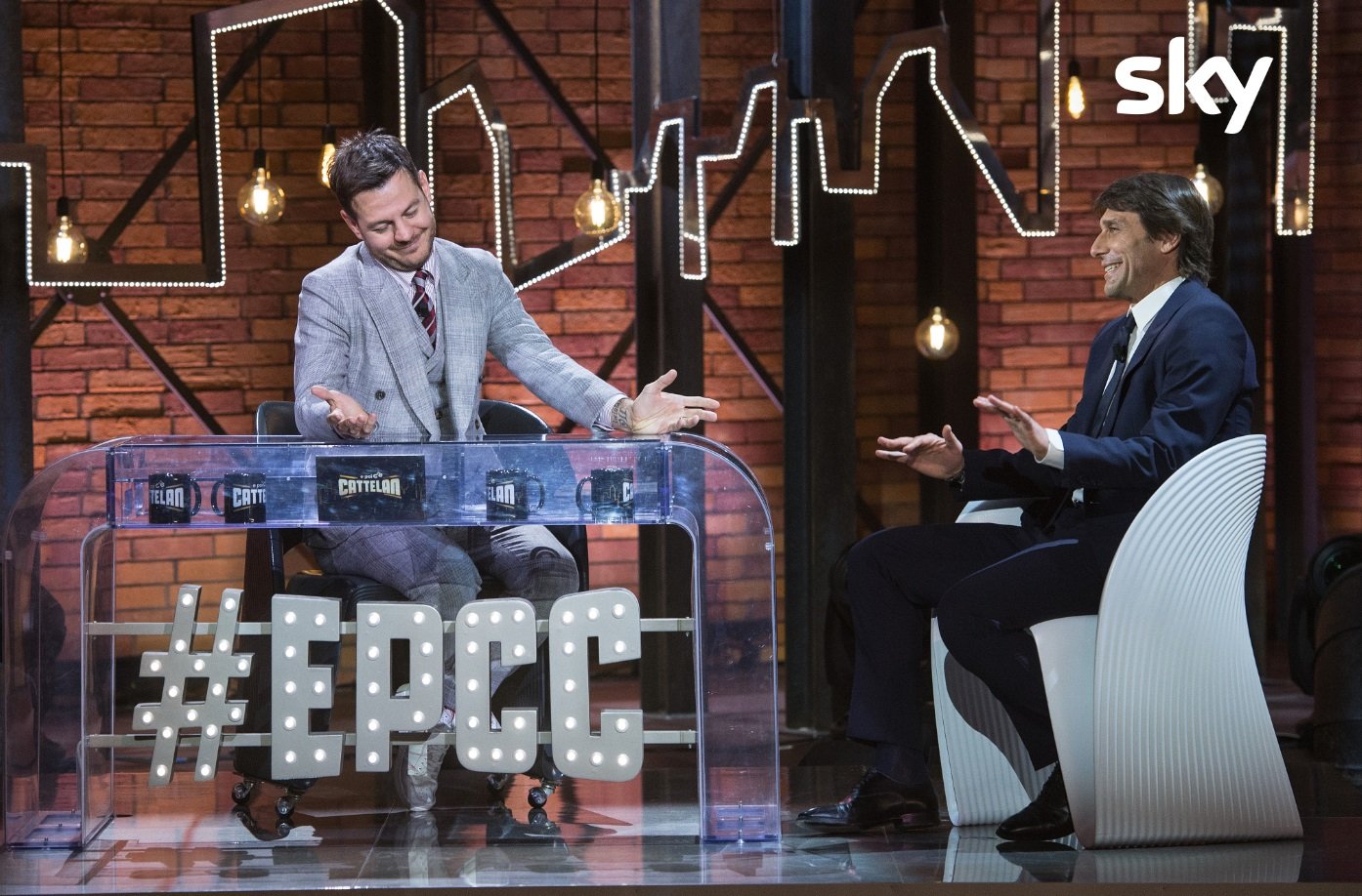 Immagine di Antonio Conte e Antonella Clerici ospiti stasera ad EPCC su Sky Uno - Scopri di più su Sky Italia