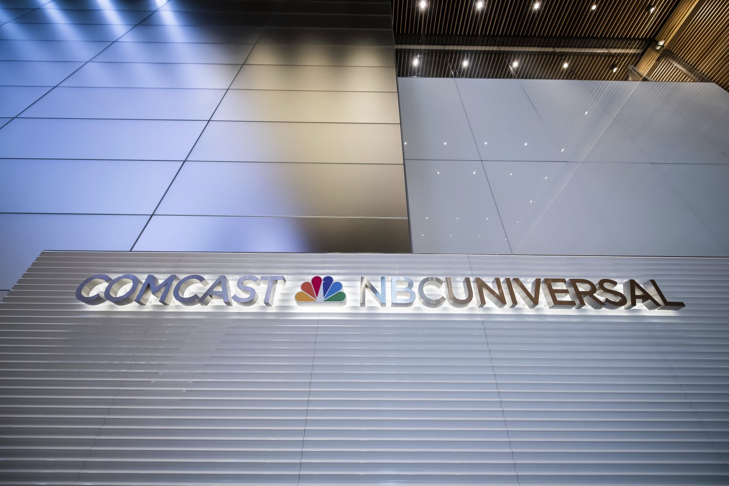 Visualizza: Comcast positiva grazie ad acquisizione Sky e a film su Digital-News.it Immagine di Comcast positiva grazie ad acquisizione Sky e a film - Scopri di più su Economia