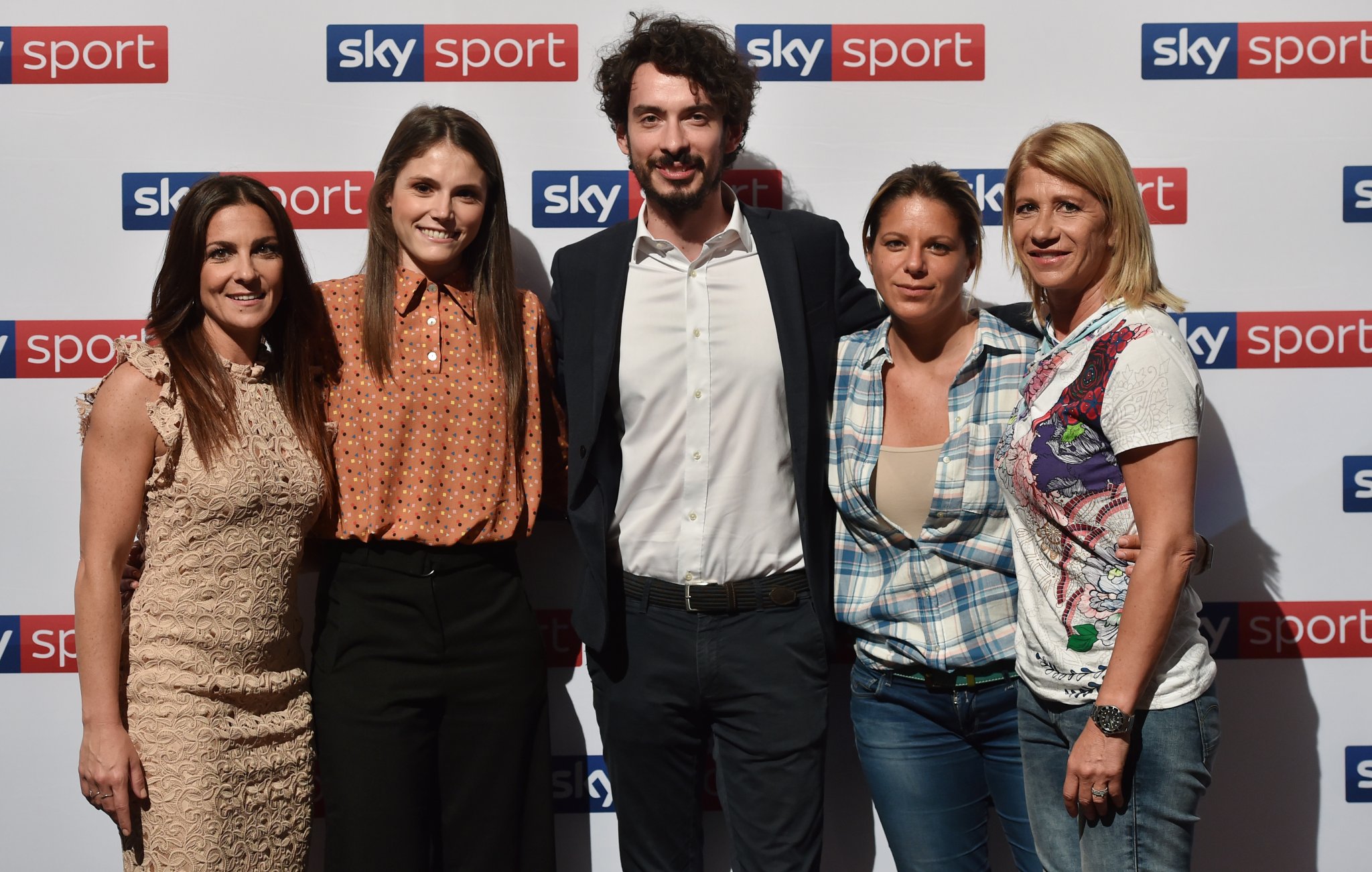 Visualizza: Morace: «Boom del calcio femminile in tv? Sky ha saputo promuoverlo». su Digital-News.it Immagine di Morace: «Boom del calcio femminile in tv? Sky ha saputo promuoverlo». - Scopri di più su Sky Italia