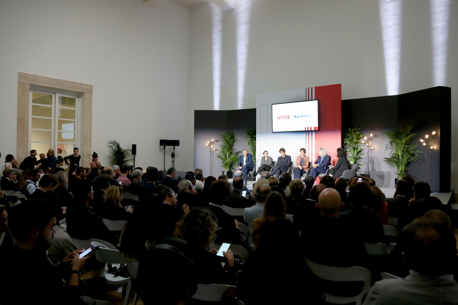 Visualizza: Netflix e Mediaset annunciano partnership per realizzare film italiani su Digital-News.it Immagine di Netflix e Mediaset annunciano partnership per realizzare film italiani - Scopri di più su Televisione