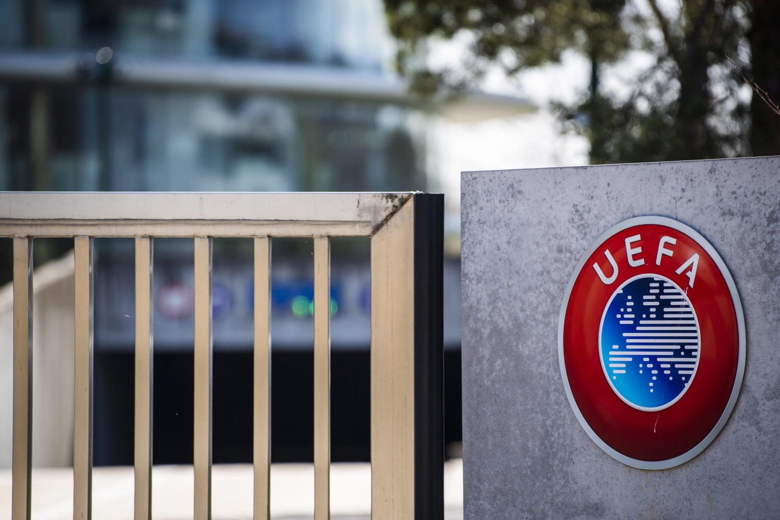 Immagine di Stop pagamenti a Premier e Ligue 1, allarme diritti tv | Sky e DAZN alla finestra - Scopri di più su Economia