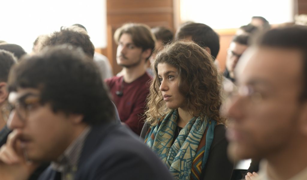 Immagine di Sky TG24 e Luiss per approfondire fenomeni e scenari politici ed economici - Scopri di più su Sky Italia