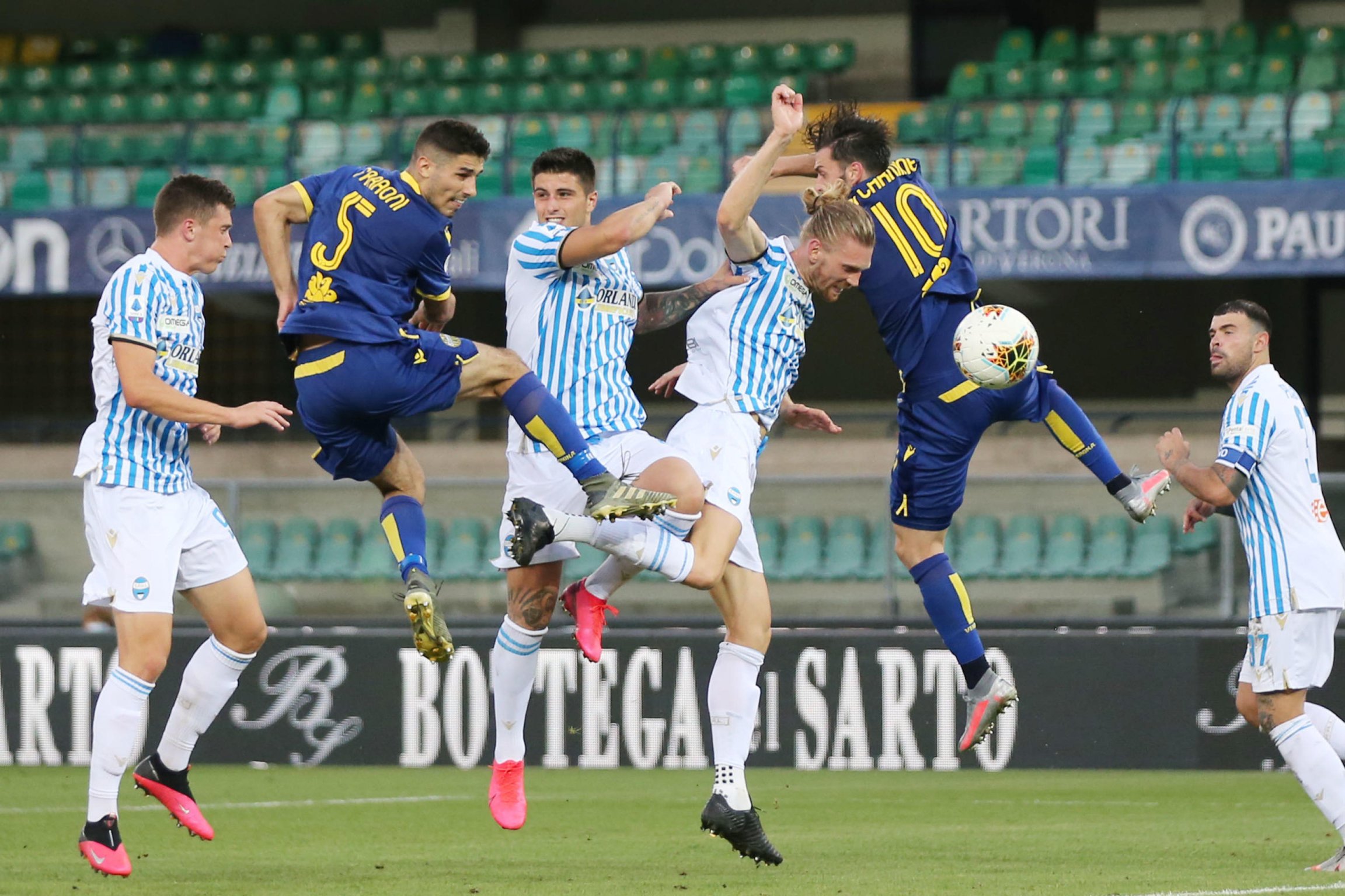 Visualizza: Diritti Tv Serie A al bivio: fondi o gestione autonoma? Club divisi su strategia su Digital-News.it Immagine di Diritti Tv Serie A al bivio: fondi o gestione autonoma? Club divisi su strategia - Scopri di più su Sport