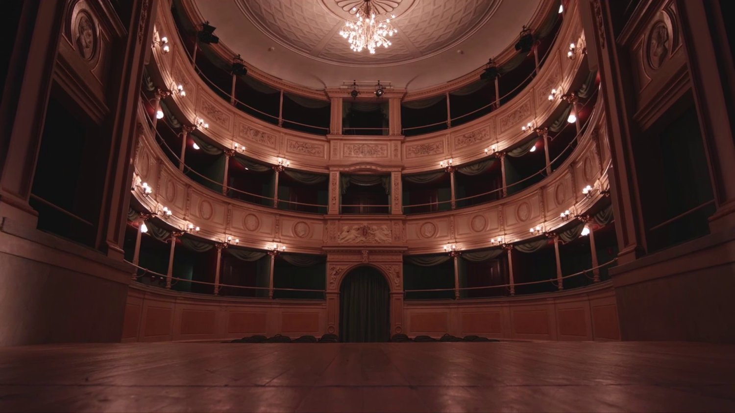 Immagine di Sipario! - Storie di teatro, Sky Arte viaggia con la magia del palcoscenico - Scopri di più su Sky Italia