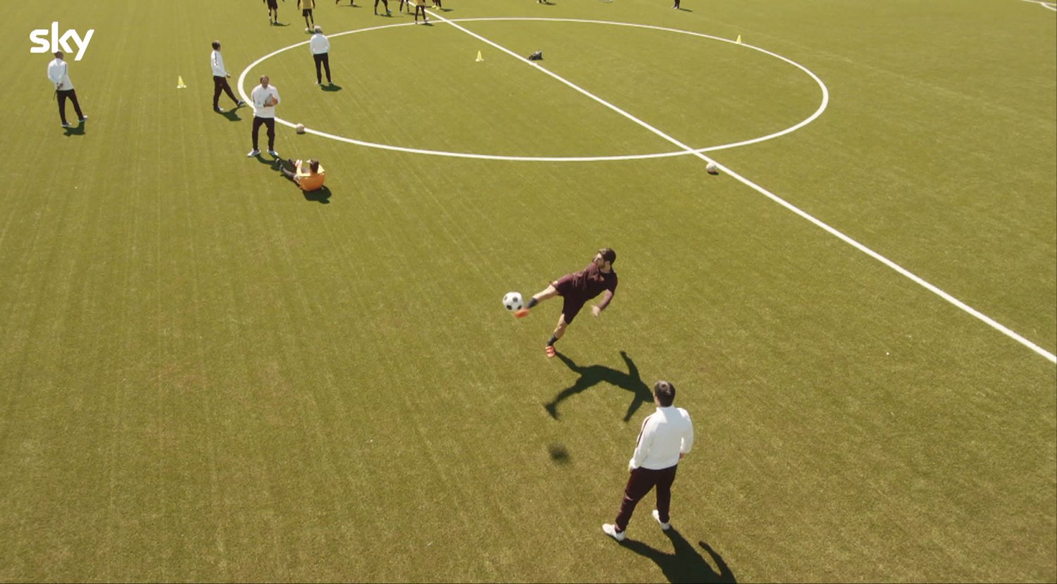 Immagine di Speravo de morì prima, la serie tv su Totti in onda su Sky a Marzo - Scopri di più su Sky Italia