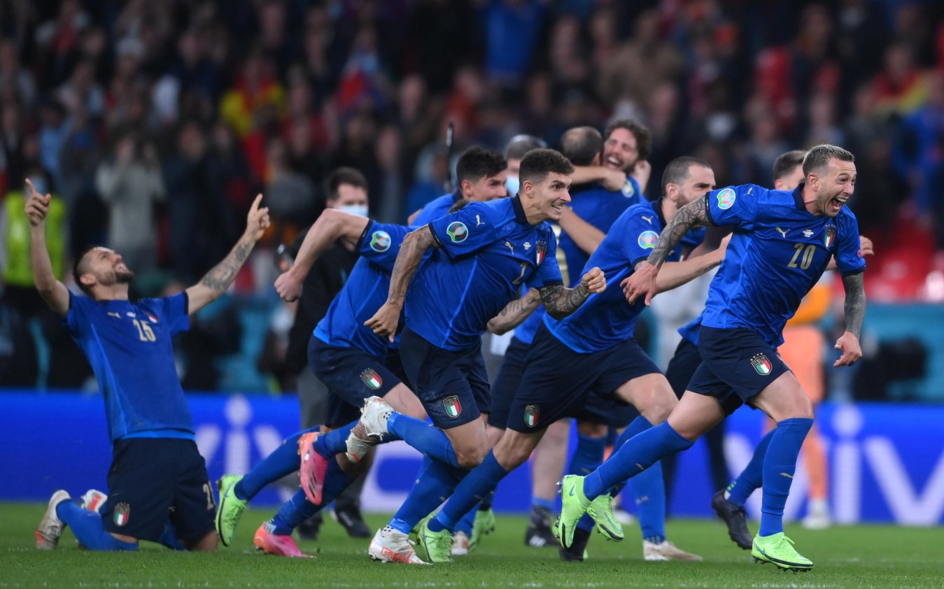 Immagine di La domenica storica per lo sport italiano da vivere su Sky - Scopri di più su Sky Italia