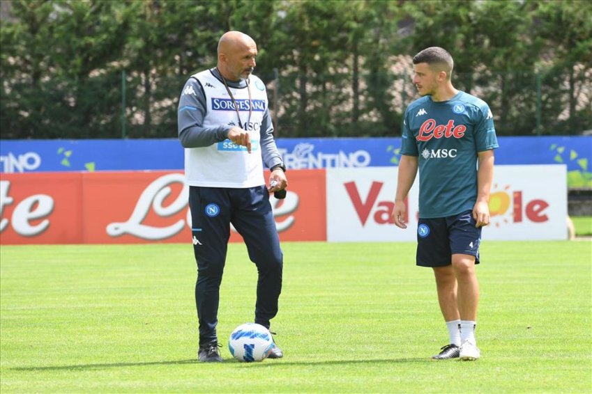 Visualizza: Calcio, amichevoli oggi su SKY con Napoli, Cagliari, Atalanta, Genoa, Roma e Milan su Digital-News.it Immagine di Calcio, amichevoli oggi su SKY con Napoli, Cagliari, Atalanta, Genoa, Roma e Milan - Scopri di più su Sky Italia