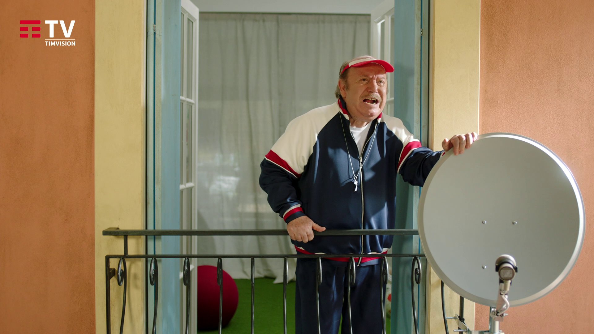 Immagine di Oronzo Canà [Lino Banfi] testimonial offerta TIMVISION Calcio e Sport - Scopri di più su Internet e Tv