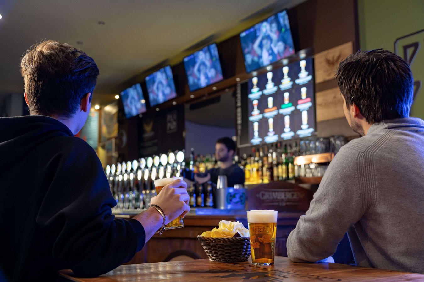 Immagine di Accordo Sky-DAZN 2021/2024, tutta la Serie A TIM via satellite nei bar e hotel abbonati a Sky - Scopri di più su Sky Italia