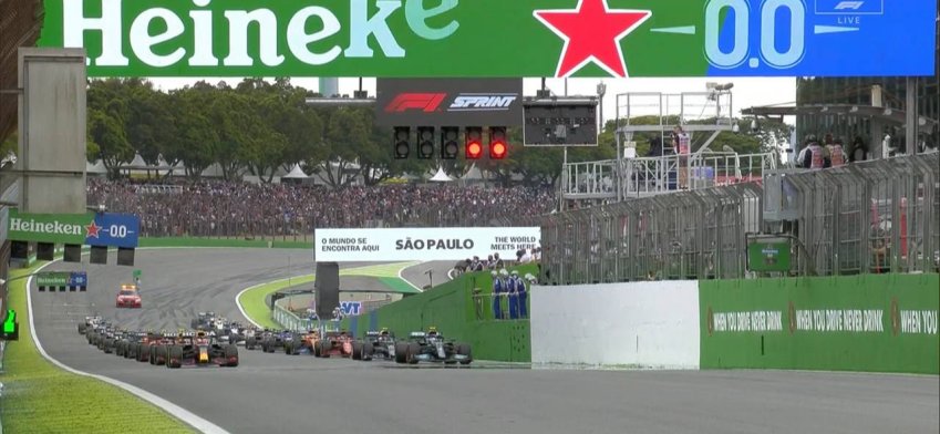 Immagine di MotoGP a Valencia, F1 in Brasile, la super domenica di motori su Sky Sport! - Scopri di più su Sky Italia