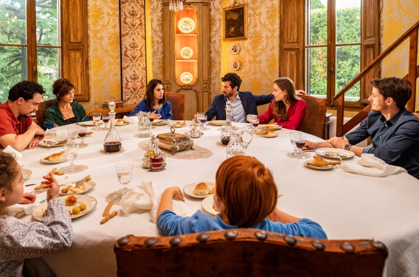 Visualizza: A Casa Tutti Bene - La Serie, terzo e quarto episodio su Sky e NOW su Digital-News.it Immagine di A Casa Tutti Bene - La Serie, terzo e quarto episodio su Sky e NOW - Scopri di più su Sky Italia