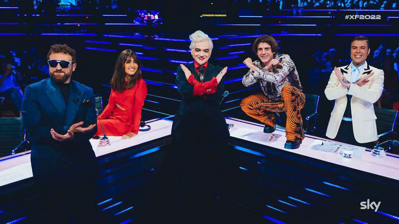 X Factor 2022, Sky e streaming NOW. Nel secondo live il ritorno di Morgan, eliminato Iako