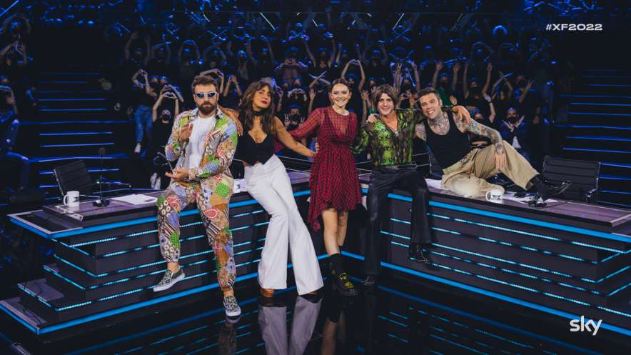 Immagine di X Factor 2022, Sky e streaming NOW. Nella semifinale straordinari duetti per i 5 artisti in gara - Scopri di più su Sky Italia