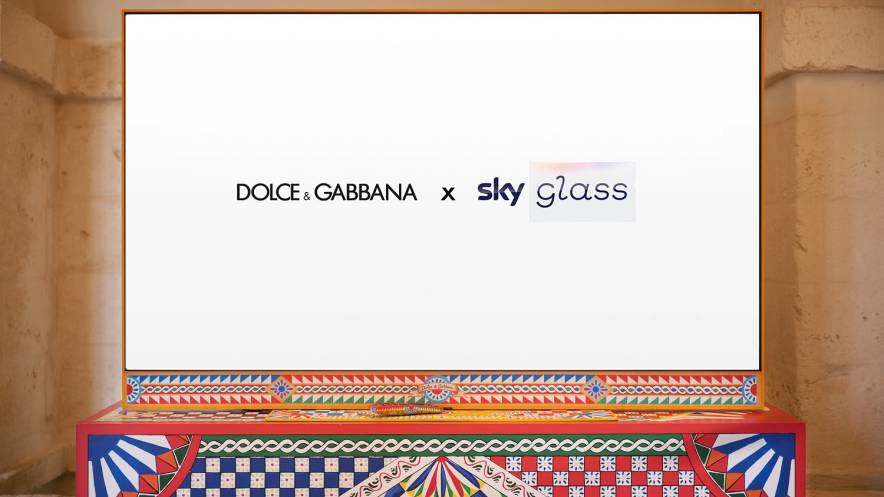 Sky Glass Carretto Siciliano, Dolce&Gabbana e Sky celebrano artigianato italiano