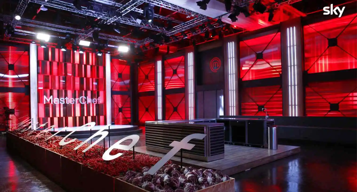 Immagine di MasterChef Italia: il Giudice Ombra e la Prima Mystery Box. Si forma la Masterclass - Scopri di più su Sky Italia
