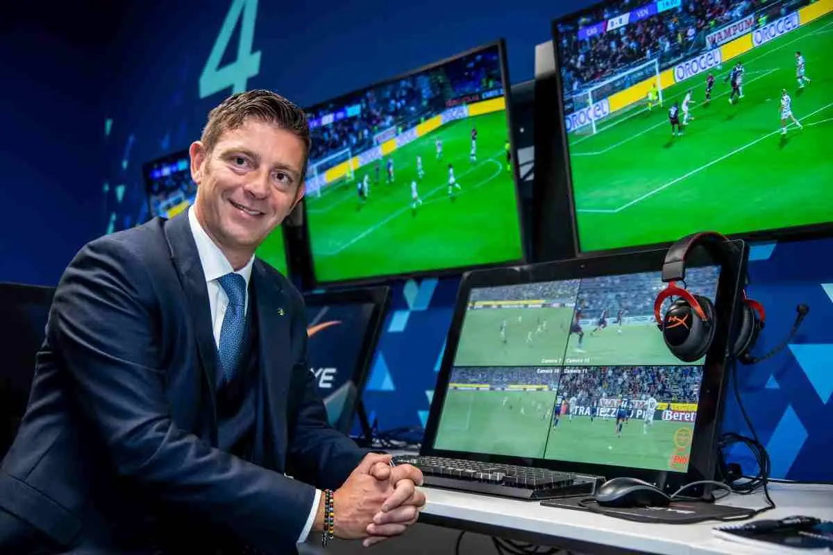 Immagine di DAZN, FIGC e AIA rilanciano OPEN VAR con analisi esclusive e i dialoghi dell'arbitro - Scopri di più su DAZN