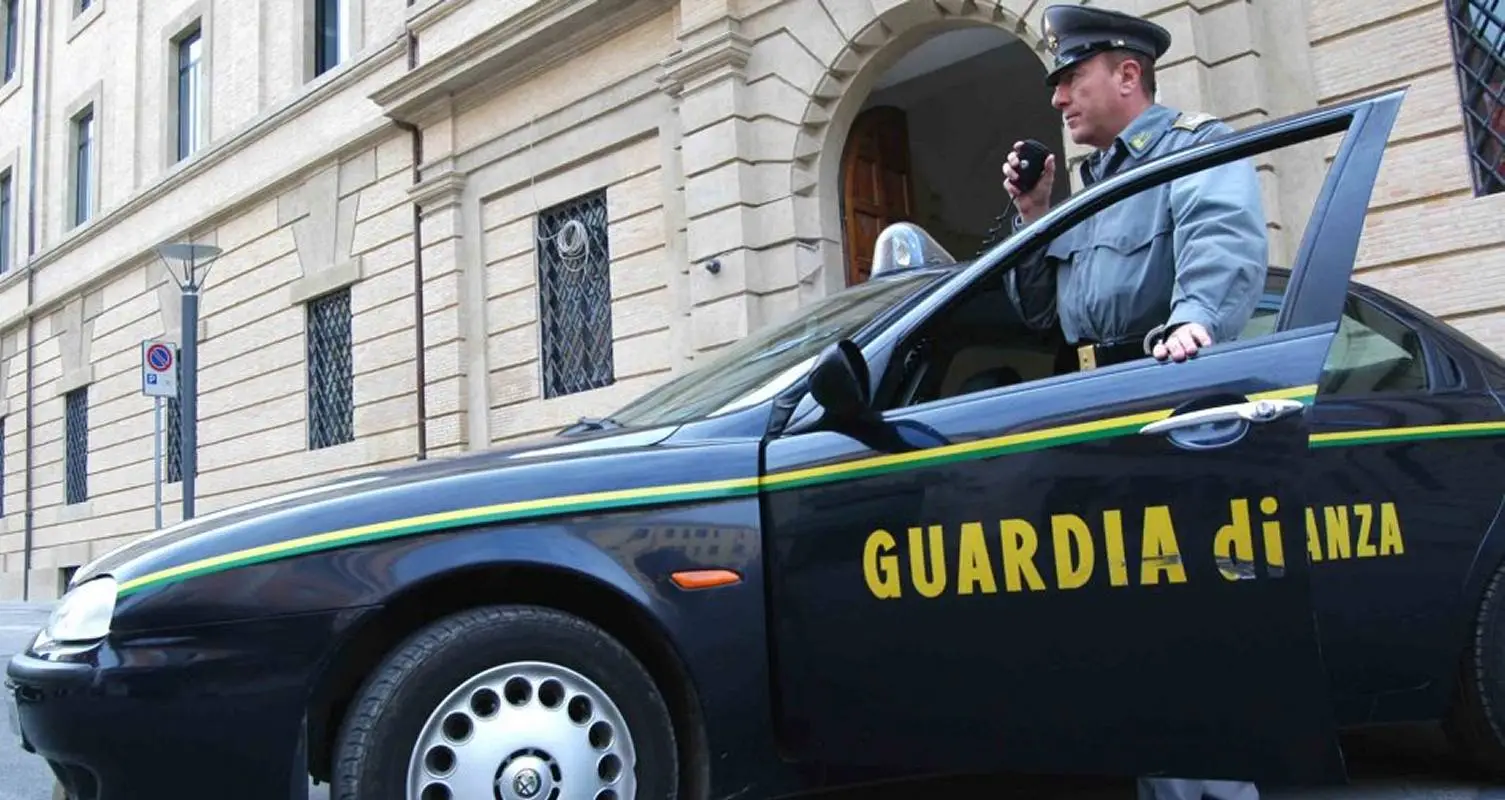 Immagine di Napoli: Scoperta IPTV Illegale, arresti e sequestri per 850mila Euro di Profitti Illeciti - Scopri di più su Economia