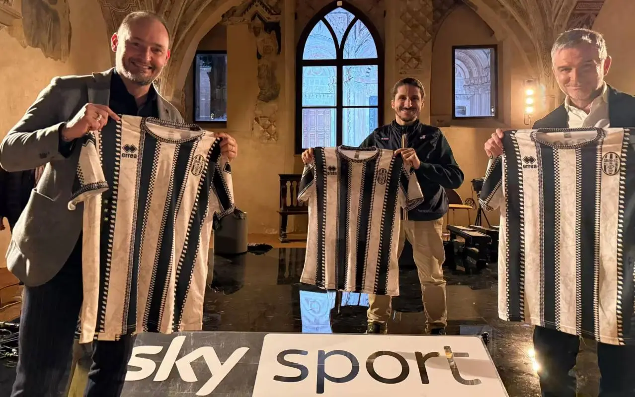 Immagine di Fayna Sky Sport Insider: «Calciomercato a Siena: tra Storia, Vino e… una Porta Bloccata!» - Scopri di più su Sky Italia