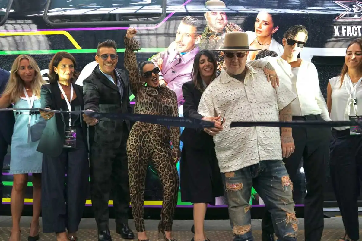 Trenitalia Regionale e X Factor 2025: un treno speciale e tanta musica in viaggio verso la finale di Napoli Trenitalia Regionale e X Factor 2025: un treno speciale e tanta musica in viaggio verso la finale di Napoli