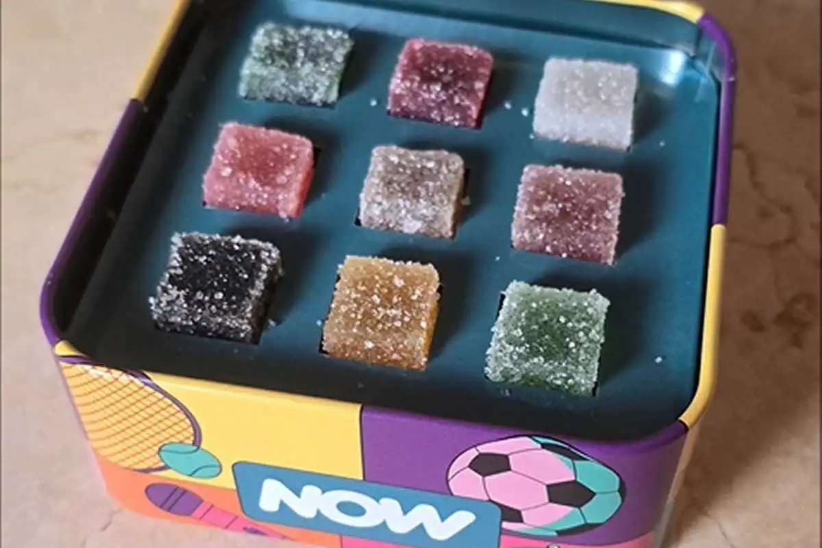 Con NOW un maxi distributore di caramelle: tre giorni di eventi, star e sorprese in Piazza Gae Aulenti