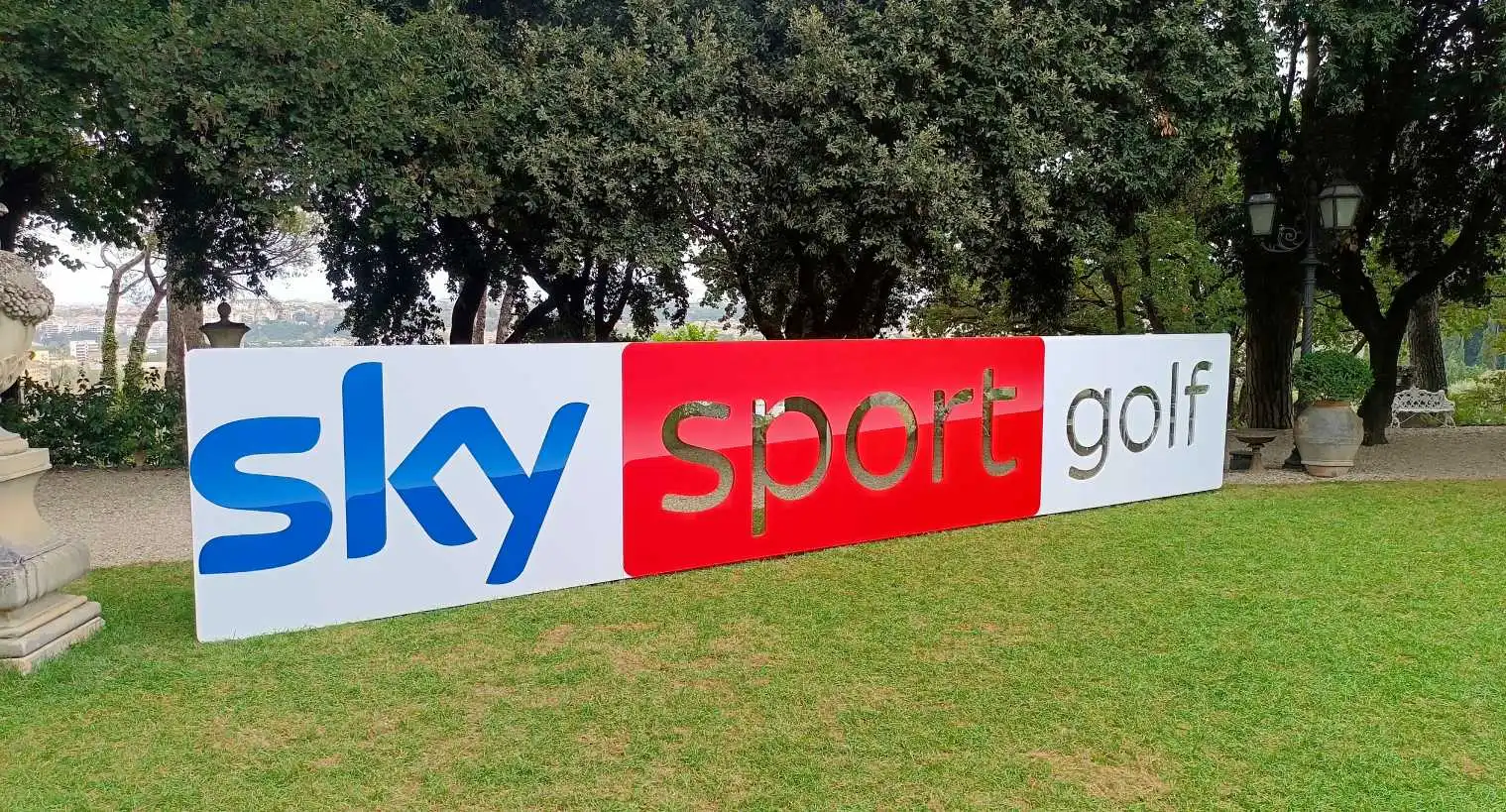 Immagine di Ryder Cup 2025 su Sky e NOW: tre giorni di golf epico Europa vs USA live dal Bethpage Black Course - Scopri di più su Sky Italia