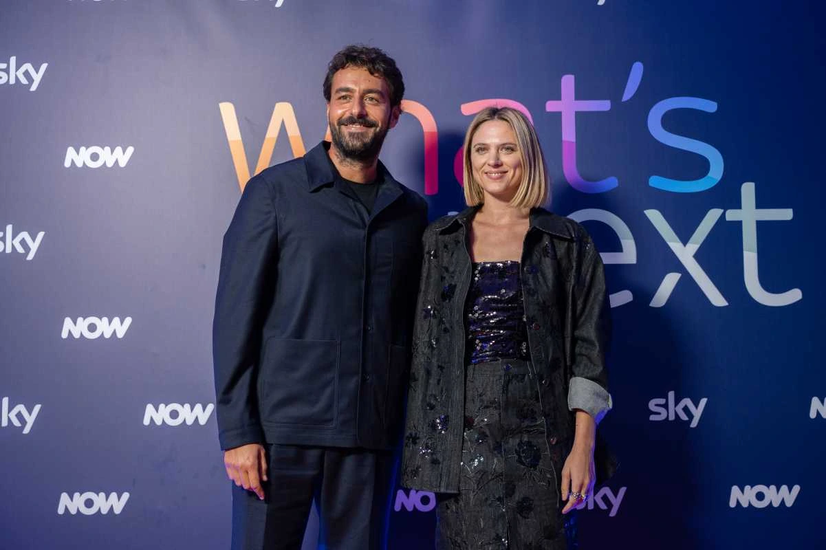 love bugs torna su tv8 brenda lodigiani e michele rosiello protagonisti del reboot della sit com