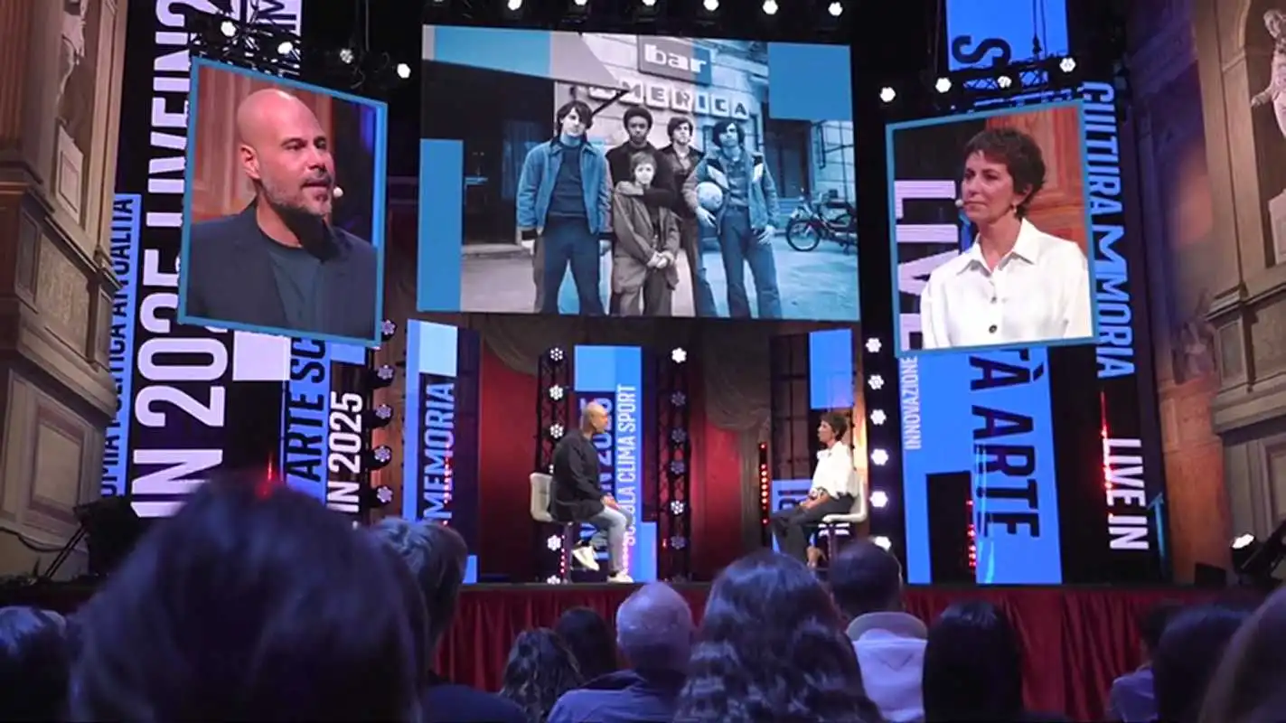 Visualizza: Marco D’Amore racconta Gomorra – Le Origini: il prequel Sky e NOW che rivoluziona la saga su Digital-News.it Immagine di Marco D’Amore racconta Gomorra – Le Origini: il prequel Sky e NOW che rivoluziona la saga - Scopri di più su Sky Italia