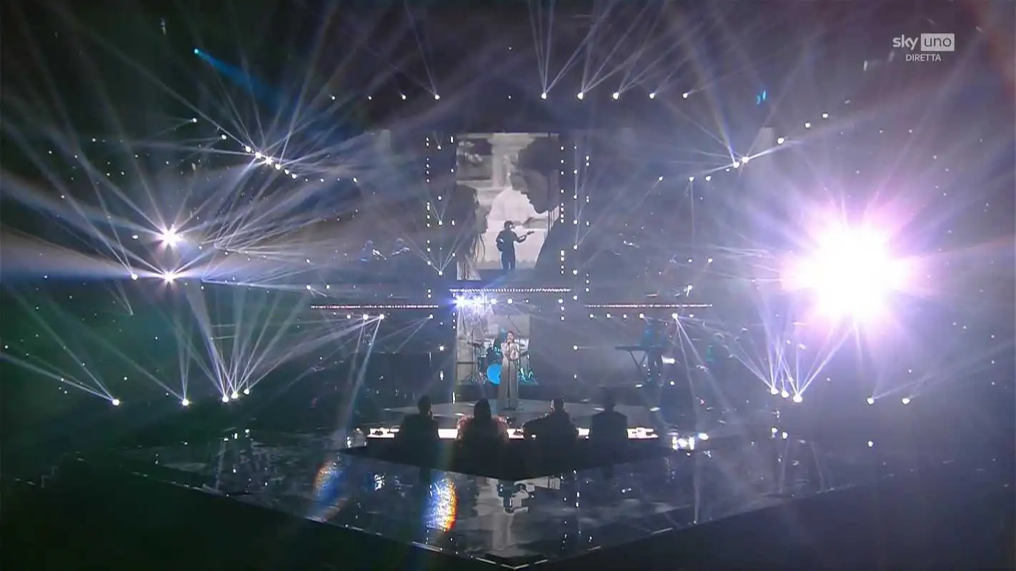 Visualizza: X Factor 2025, Live Show 2 conquista Sky e NOW: share in crescita, record di voti e Arena in delirio su Digital-News.it Immagine di X Factor 2025, Live Show 2 conquista Sky e NOW: share in crescita, record di voti e Arena in delirio - Scopri di più su Sky Italia