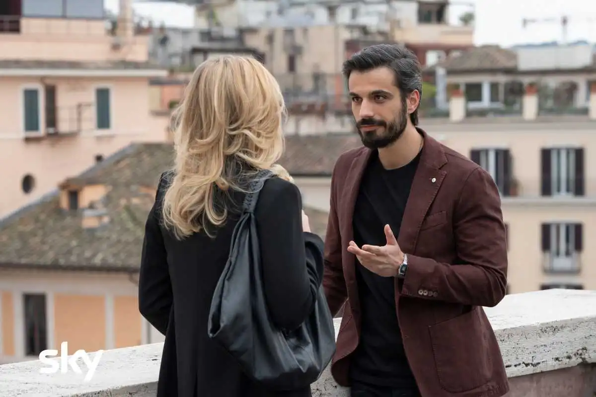 Immagine di Call My Agent – Italia su Sky e NOW tra vecchi torti, set esplosivi e una reunion carica di tensione - Scopri di più su Sky Italia