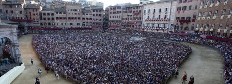 Visualizza: Palio di Siena - 2 Luglio 2013, dalla Piazza del Campo in diretta su Rai Due su Digital-News.it Immagine di Palio di Siena - 2 Luglio 2013, dalla Piazza del Campo in diretta su Rai Due - Scopri di più su Televisione