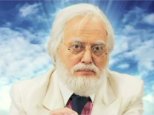 Recital, stasera su Cielo lo spettacolo di e con Corrado Guzzanti 
